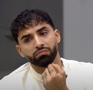 Ies la iveală detalii neașteptate despre Ahmed! „Dă mesaje la fete!” Aflați cum va reacționa Veronica și ce se va întâmpla în Casa iubirii, marți, 30 septembrie, de la orele 10:00 și 16:30, la Kanal D